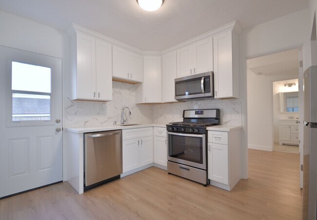 Building Photo - j421