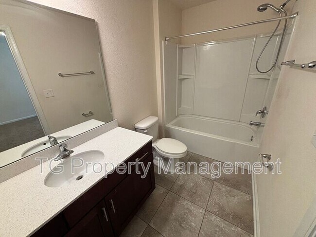 Building Photo - 24 Bush Pl