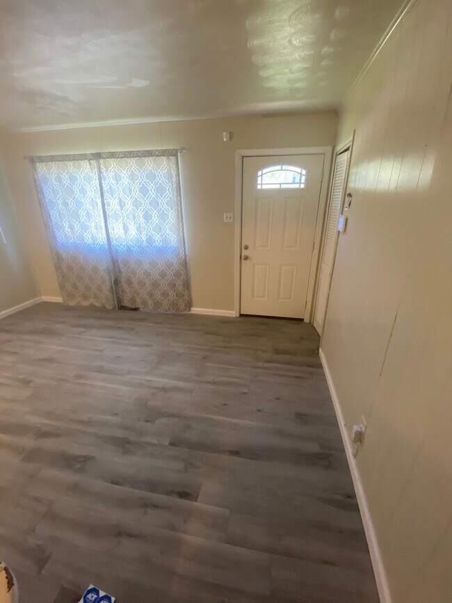 Building Photo - 10033 Baron Dr