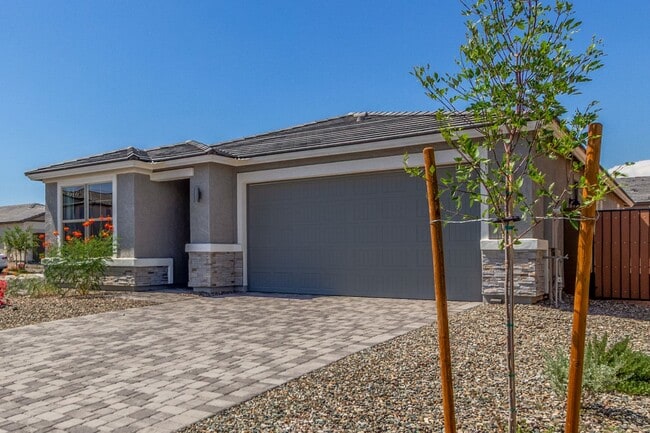 Building Photo - 18434 E Camila Dr