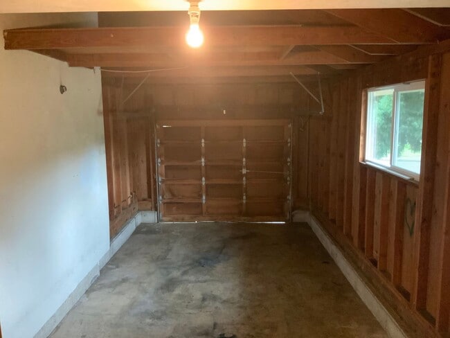 Building Photo - 2 Bedroom Duplex in Cal Young Neighborhood