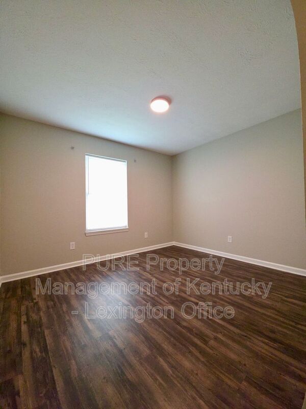 Building Photo - 3793 Camelot Dr