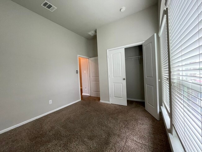 Building Photo - 2942 Oak Branch Ridge