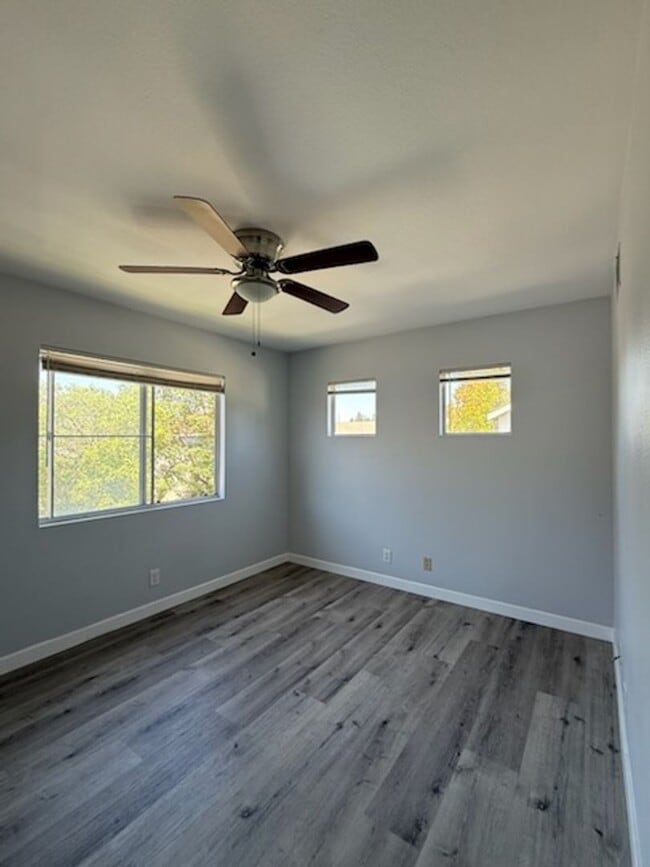Building Photo - Nicely Renovated Home in Gated Community -...
