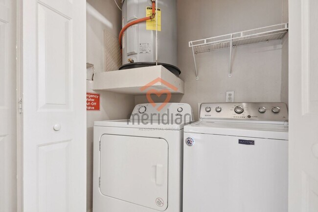 Building Photo - 1 bed / 1 bath on James Island