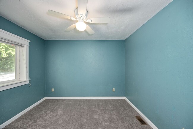 Building Photo - 4+ Bedroom Home - Surrounded by Nature, ne...