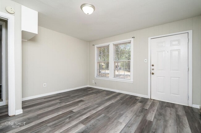 Building Photo - 1725 Ave D