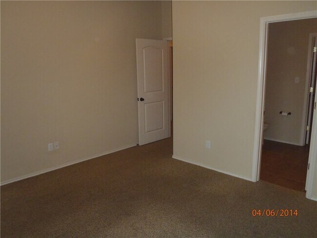Building Photo - Luxury Duplex / Hutto TX