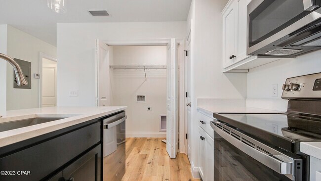 Building Photo - 908 Mulberry Ave