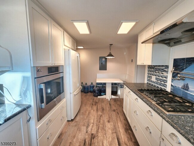 Building Photo - 340 NJ-94