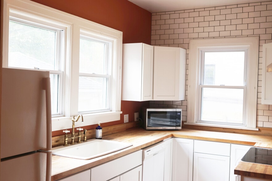 Kitchen - 711 W Ohio St