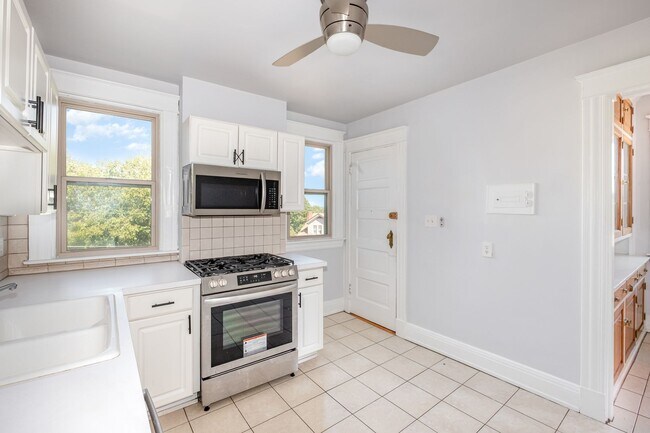 Building Photo - Modern Comfort Meets Prime Oakley Living –...