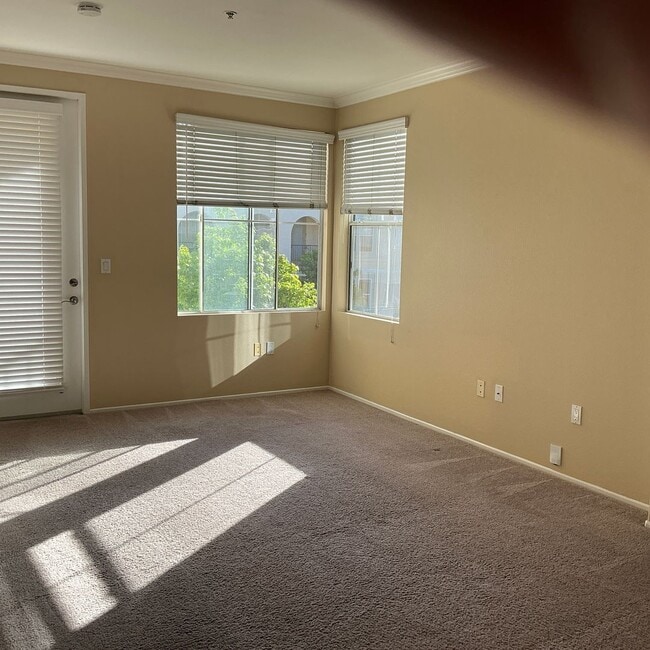 Building Photo - For Lease ~ 1 Bedroom 1 Bath 4th Floor Watermarke Condo in Irvine