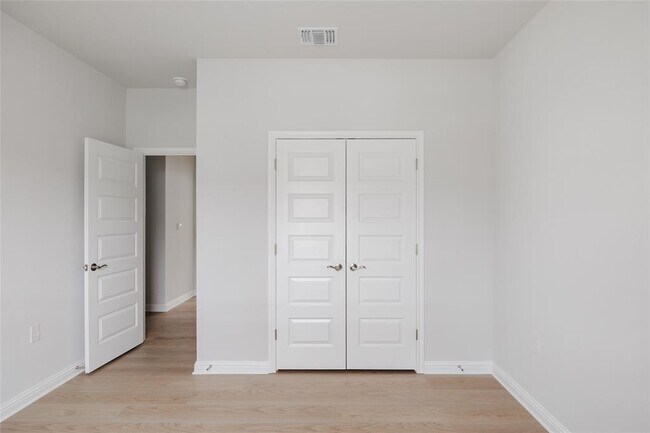 Building Photo - 8512 Dongan Dr