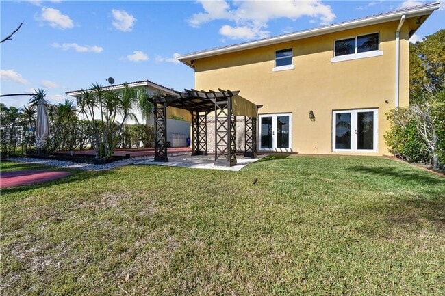 Building Photo - 541 NW 205th Ave