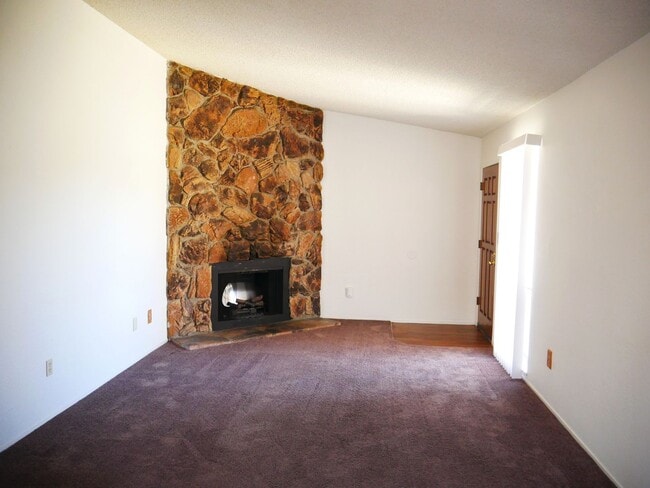 Building Photo - Cozy 2 Bed 2 Bath 950sq. ft. Duplex in Elk Grove