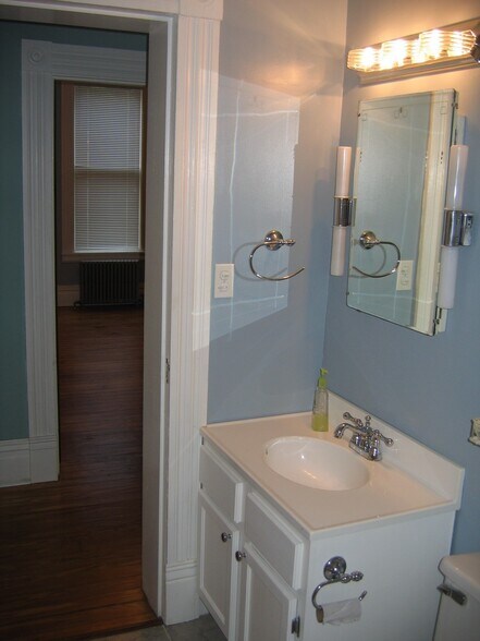 Building Photo - 212 Campsie Pl