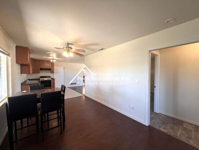 Building Photo - 3201 Leona Cir