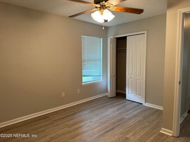 Building Photo - 5539 London Lake Dr W