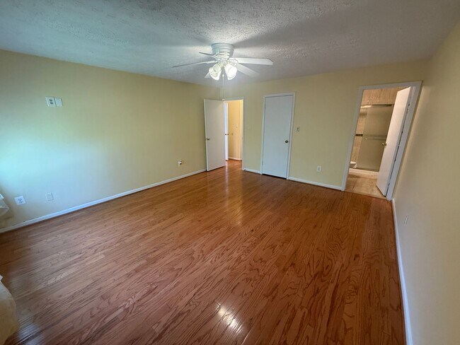 Building Photo - 2101 Woodbox Lane