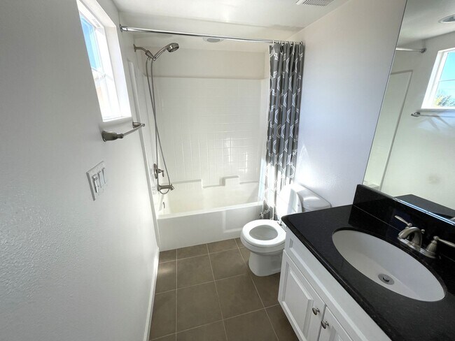 Building Photo - Luxurious Townhome in Gated Private Community
