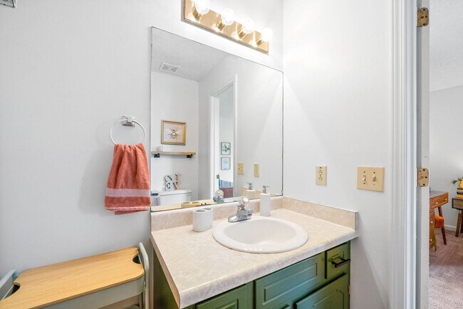Building Photo - 3231 Tabby Dr