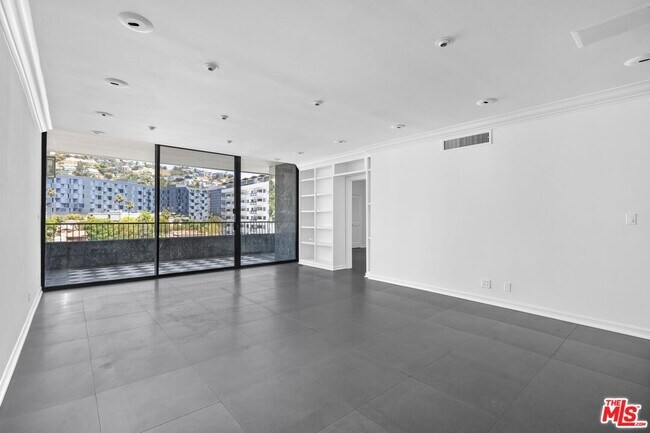 Building Photo - 1100 Alta Loma Rd