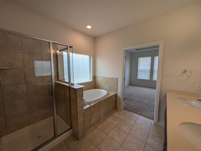 Building Photo - 4/2.5/2 with Large Game Room / Near Gruene...