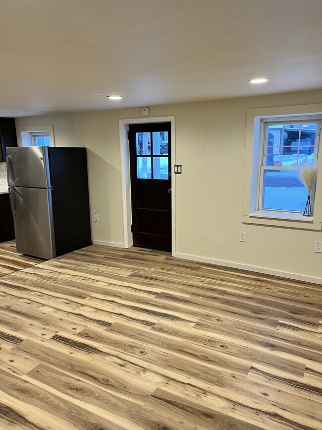 Building Photo - 190 Davenport St