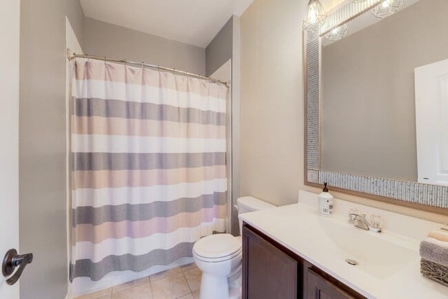 Building Photo - 1511 Cedrus Rd