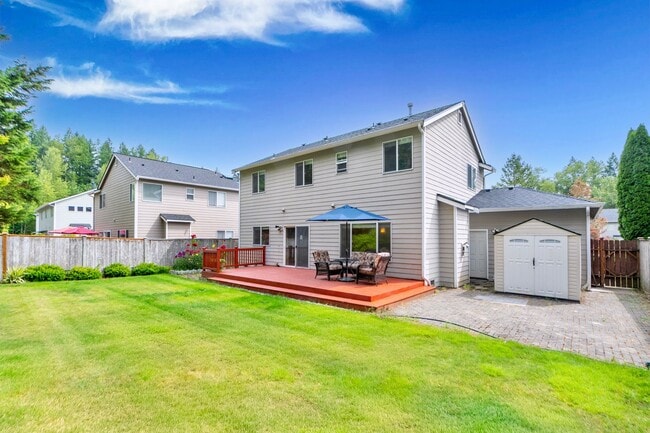 Building Photo - Timeless NW Craftsman in Sammamish | 4BR +...
