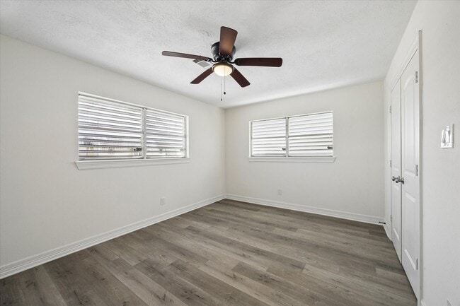 Building Photo - 1079 Redfish St