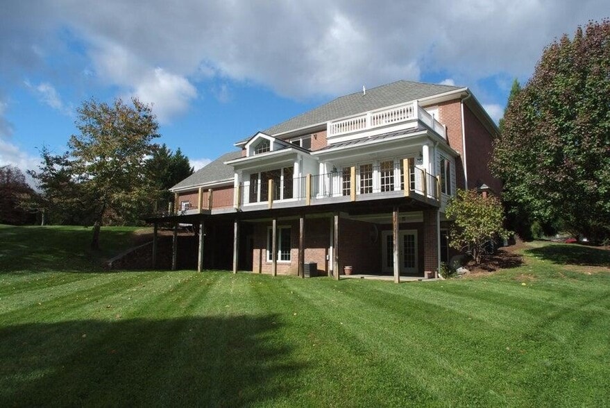 Building Photo - 6602 Hidden Woods Dr