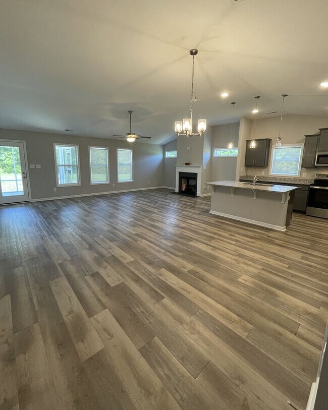 Building Photo - Spacious Home in Havelock