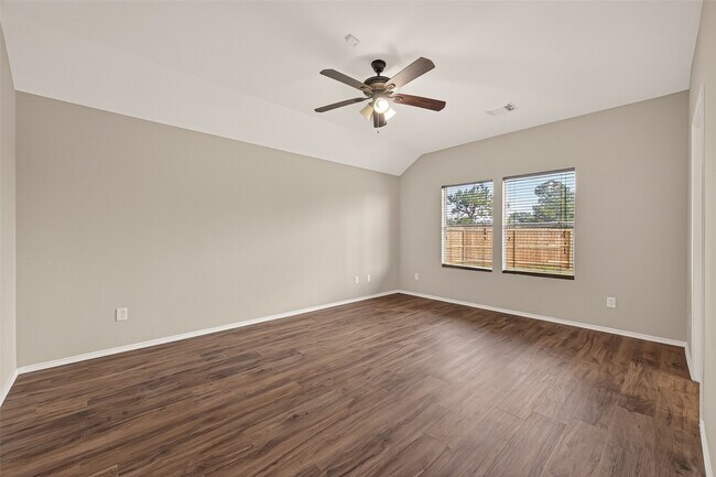 Building Photo - 9418 Belleclaire Ln