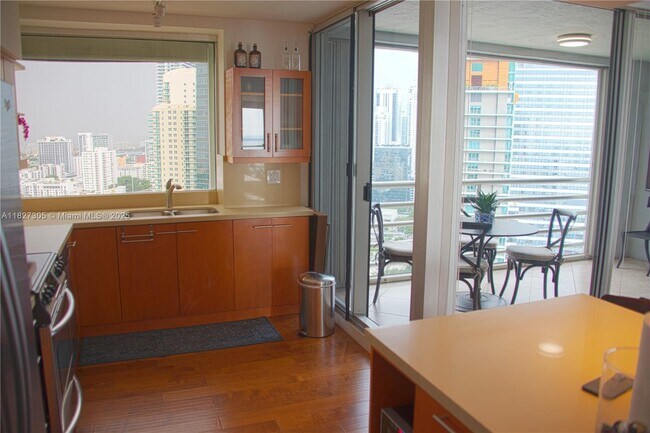 Building Photo - 1541 Brickell Ave