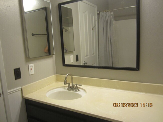 Building Photo - 4 br, 2 bath House - 1510 HIGHRIDGE