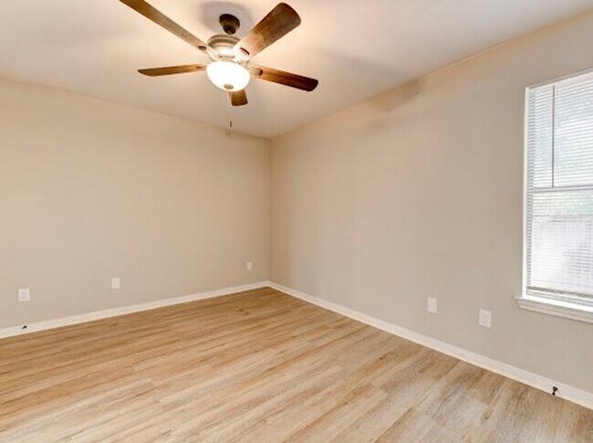 Building Photo - 2321 Terrace Dr