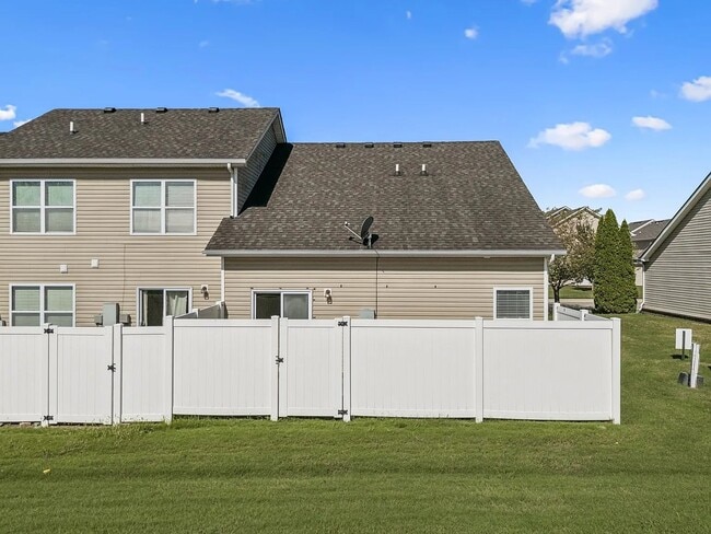 Building Photo - 1067 Muna Ct