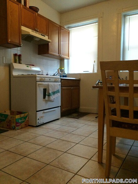 Building Photo - 4 Centre St