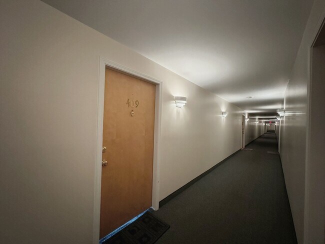 Building Photo - 21 Linden St