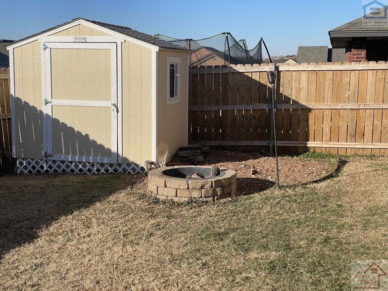 Building Photo - 4416 SW Hickory Ln