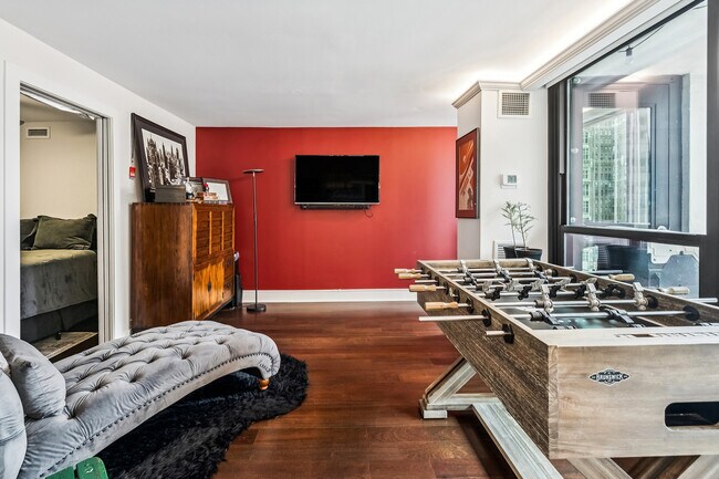 Building Photo - 1030 N State St