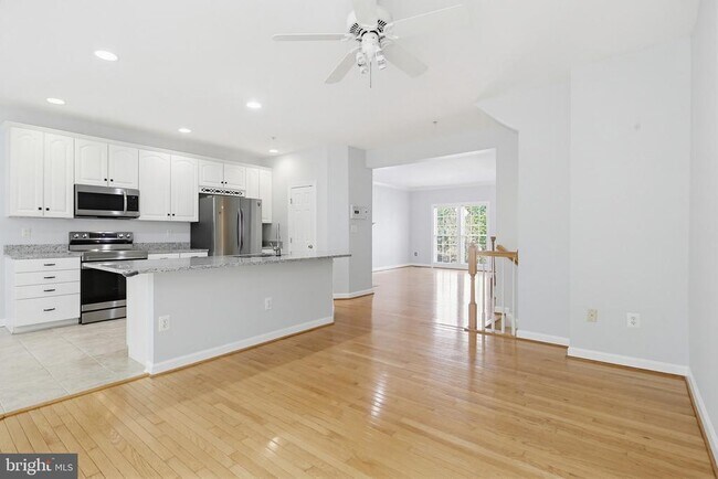 Building Photo - 10635 Hillingdon Rd