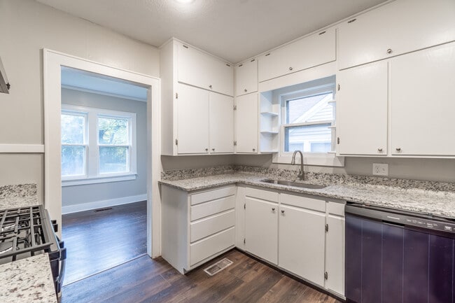 Building Photo - 714 N 39th St