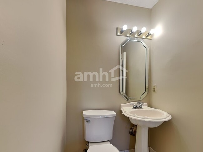 Building Photo - 7562 Sandy Brook Cv