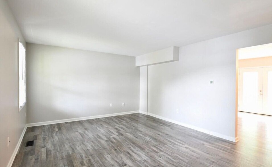 Building Photo - 5122 Redbud Rd