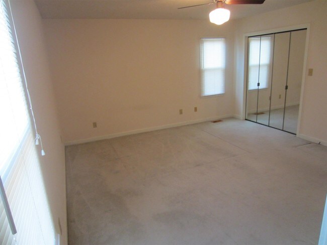 Building Photo - 12 Waterview Point