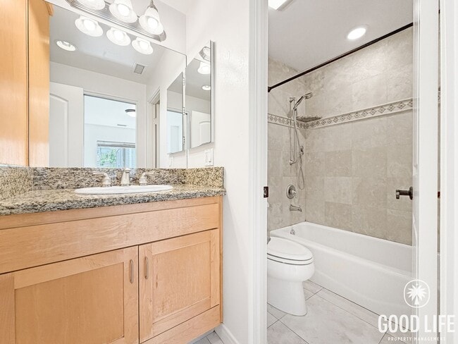 Building Photo - Stunning 3BD/3BA W/ A/C, Attached Garage, and In-Unit Laundry in Pacific Beach!