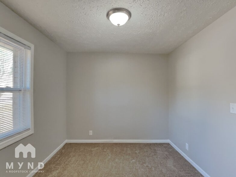 Building Photo - 2945 Botany Dr